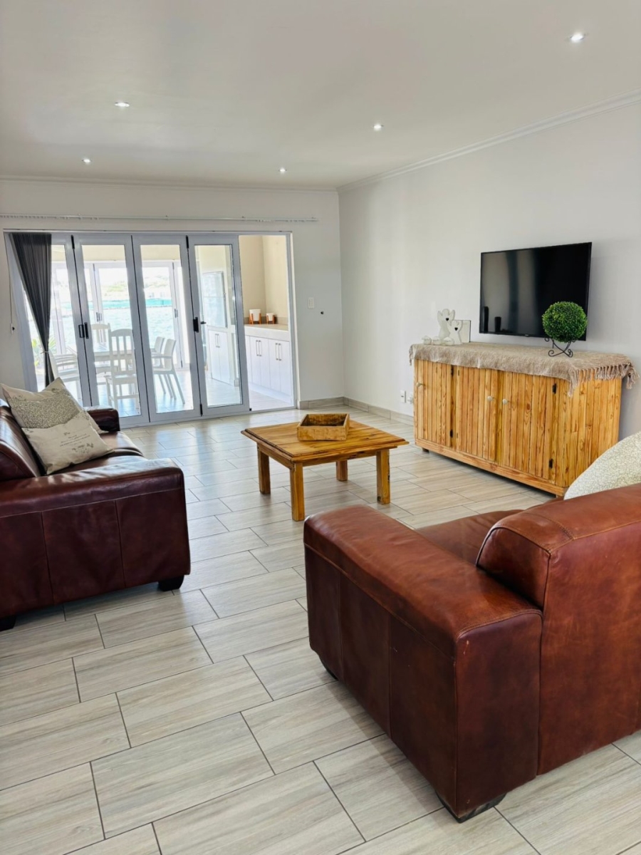To Let 3 Bedroom Property for Rent in Aston Bay Eastern Cape